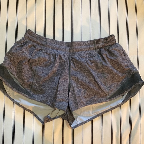 Lululemon 2.5” Hotty Hot Short
